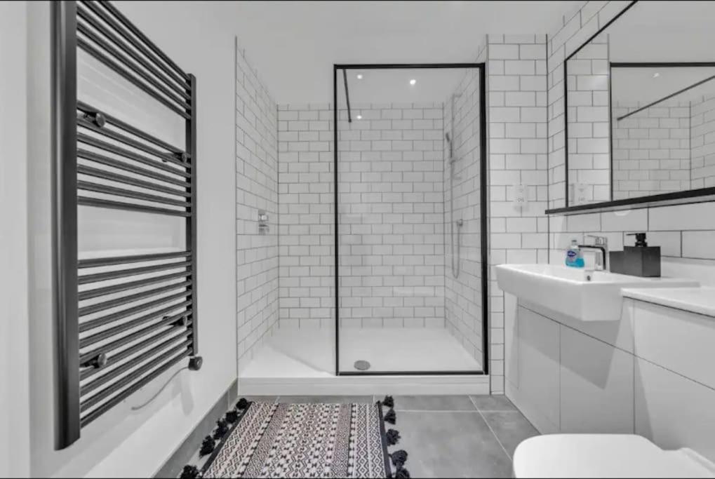 Apartmán Deluxe 1 Bed In Colindale Wembley With Freewifitv Londýn Exteriér fotografie